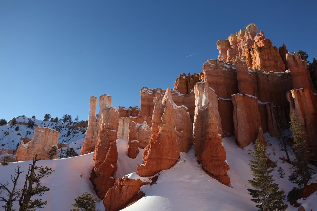 Navajo Loop to Queens Garden hike in Bryce Canyon National Park in the winter