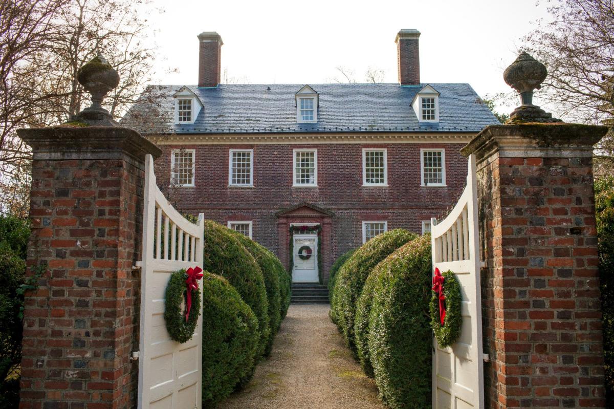 Berkeley Plantation decorated for the holidays