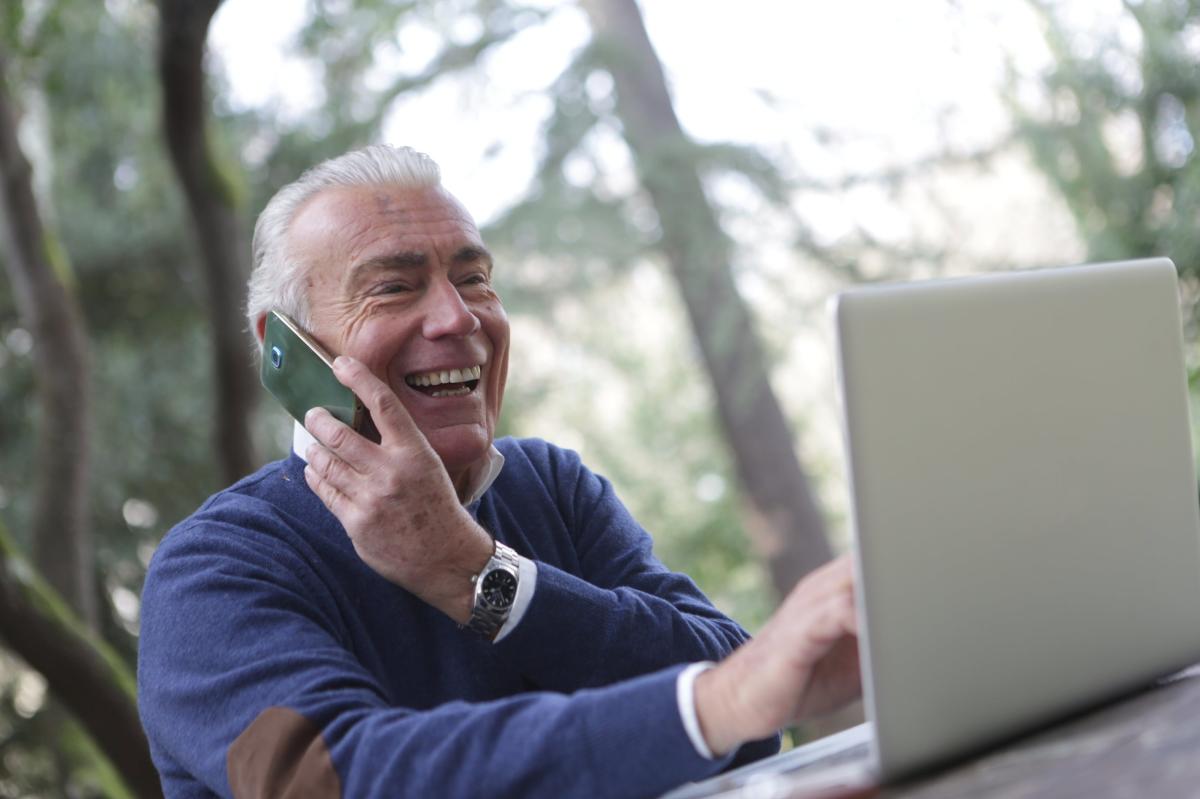 elderly man using tech