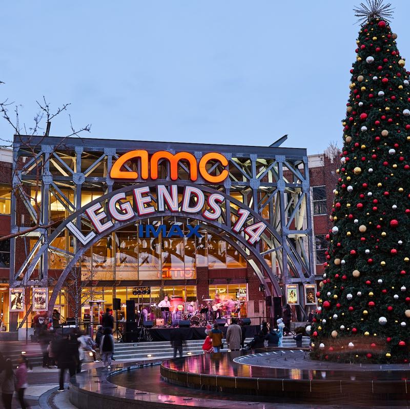 Legends Outlets Kansas City Holiday Tree