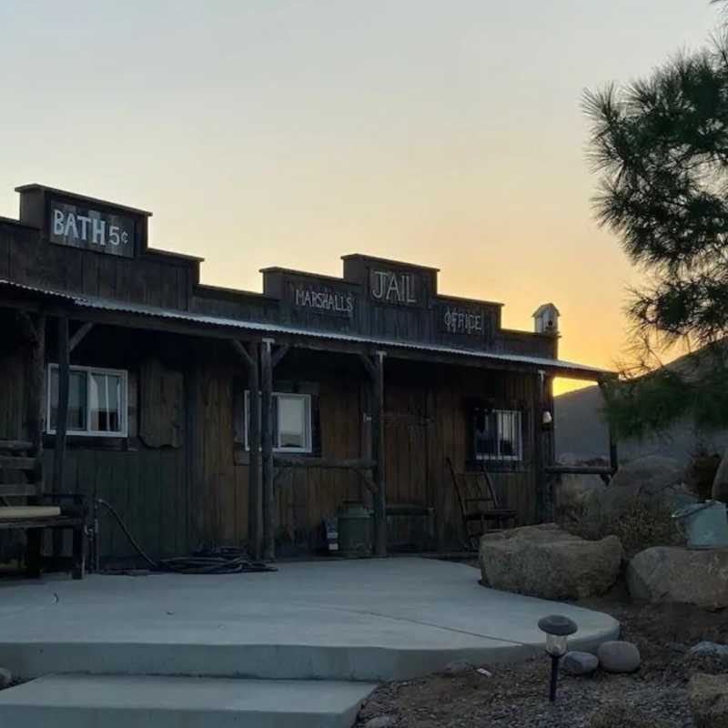 Lola’s Western Chic Guesthouse
