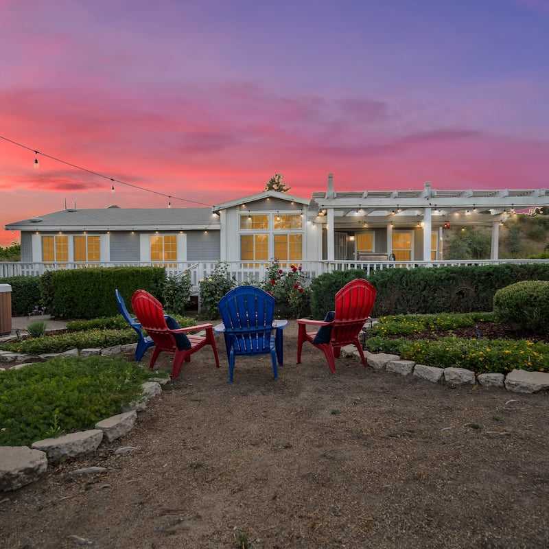 Magnolia Wine Country Cottage! 1