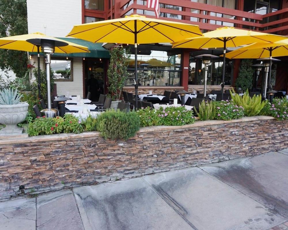 Outdoor patio at Al dente Trattoria restaurant in Palm Springs.