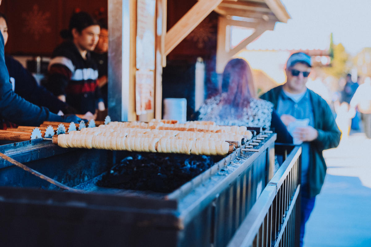 chimney cakes cooking at the Cullman Christkindlmarkt