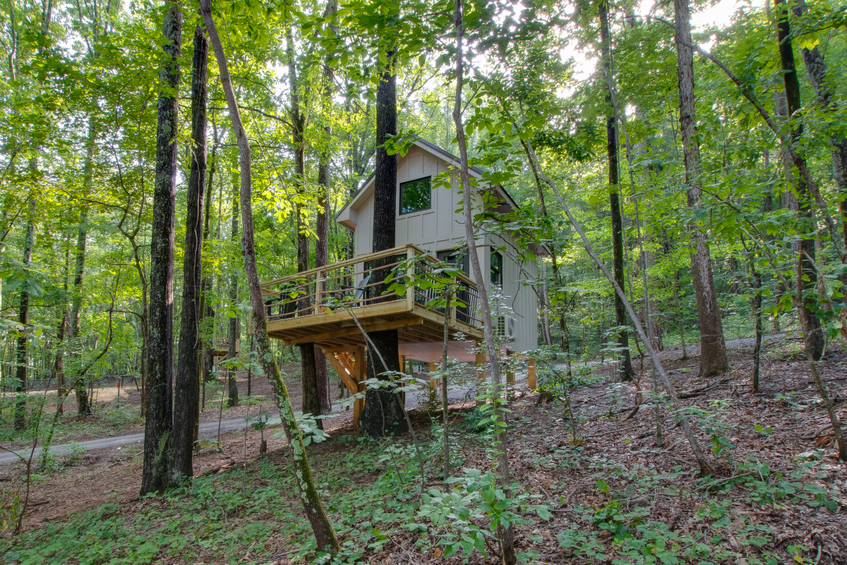 Cabin in the woods at ReTreet Resort near Scottsboro.