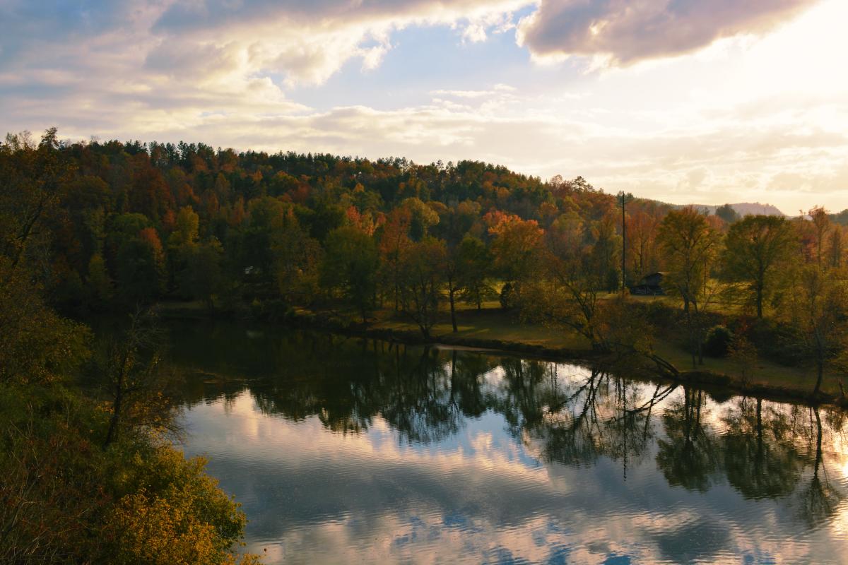 Picture of Smith Lake with trees with fall color