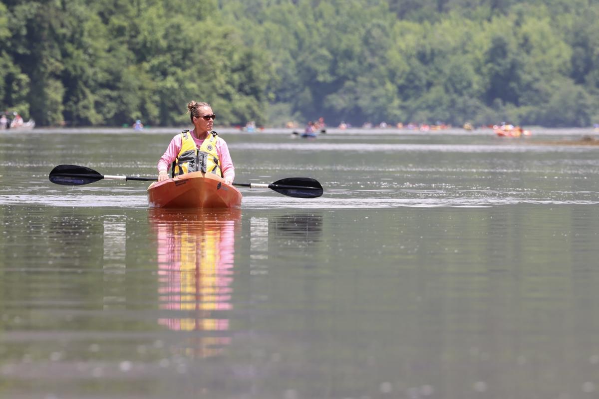 lady kayaking on the tennessee river line