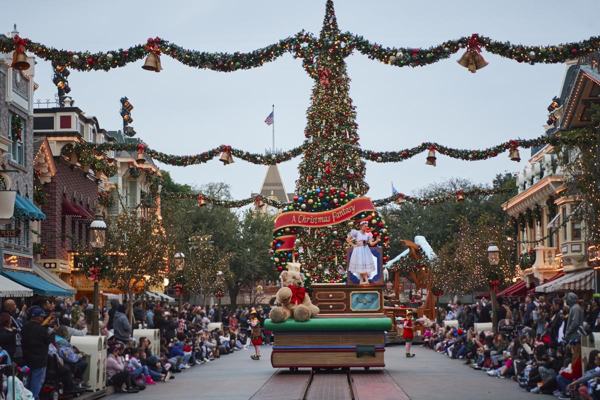 Disney Holidays Fantasy Parade
