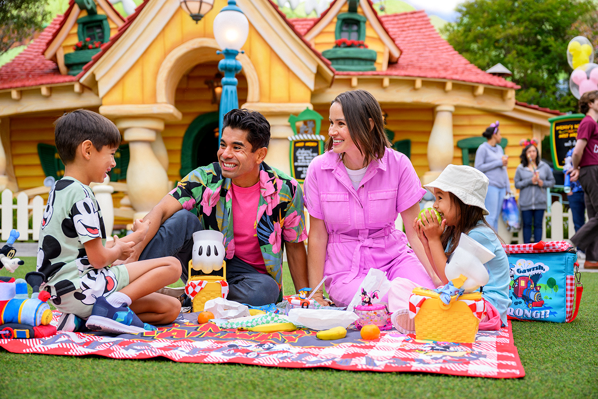 Mickey's ToonTown Disneyland Resort, Picnic Lunchtime