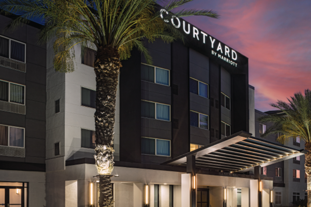 Courtyard Anaheim Resort Convention Center