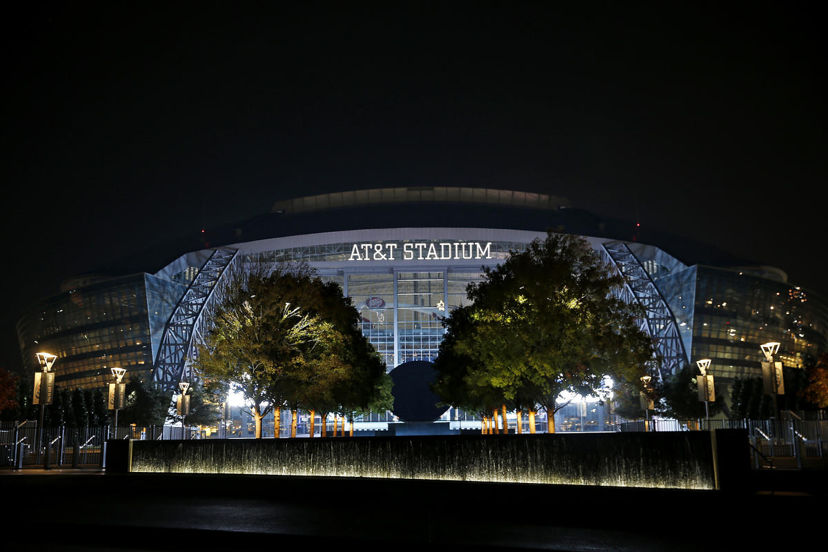 At and T Stadium in the City of Arlington - Home of the Dallas Cowboys -  DALLAS, UNITED STATES - NOVEMBER 09, 2022 Editorial Photo - Image of  tailgating, united: 265700116