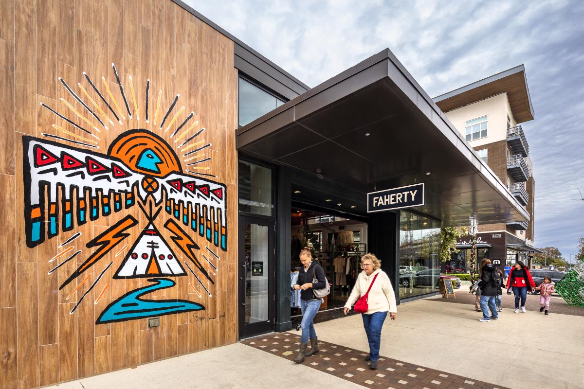 Image of two women walking down the sidewalk in from of Faherty at Domain NORTHSIDE.