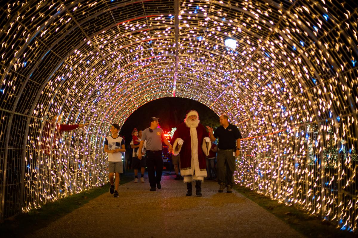 Santa enter Fisherman's Park