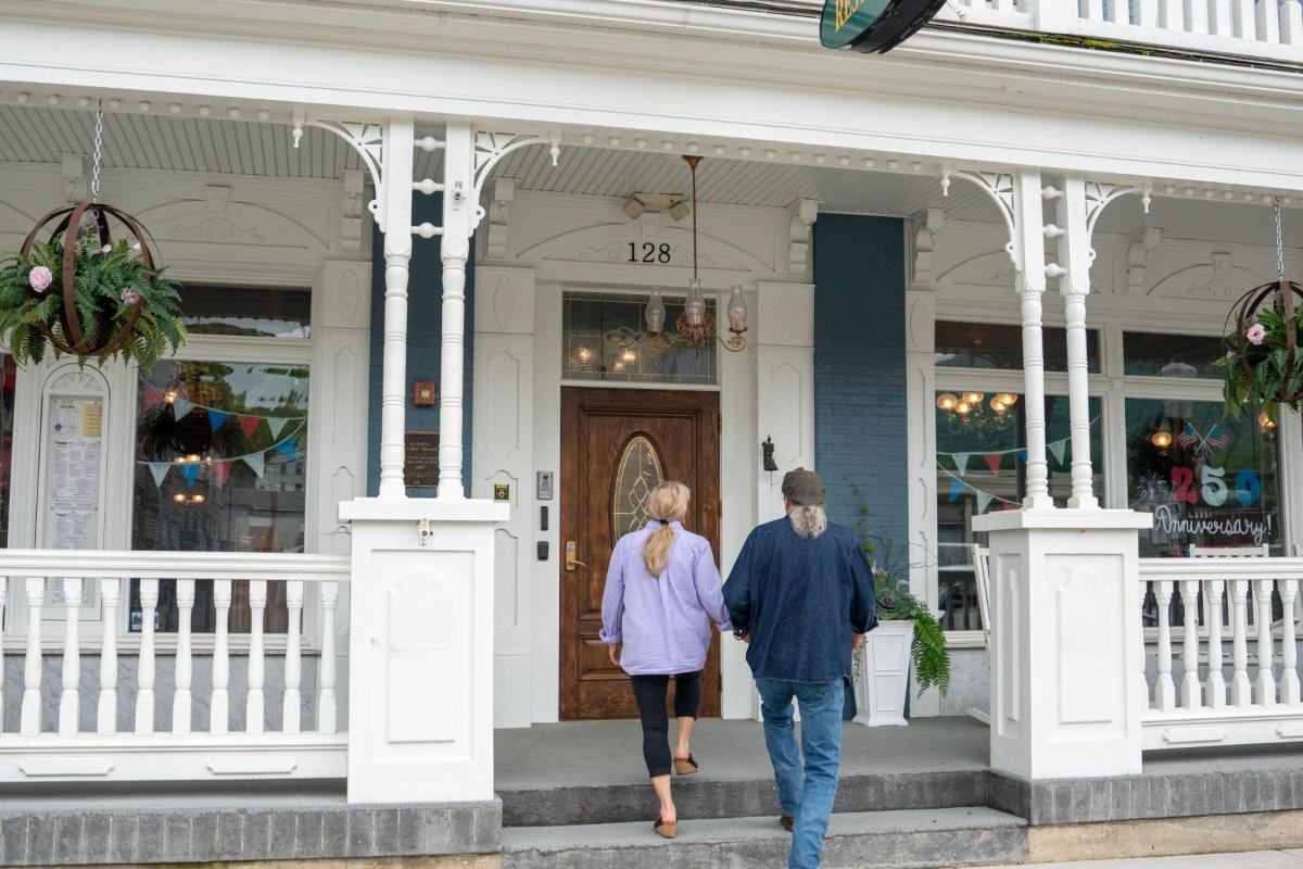 Couple entering a hotel