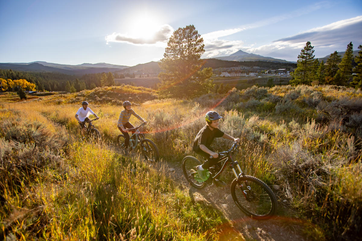 Mountain biking in the fall in Big Sky