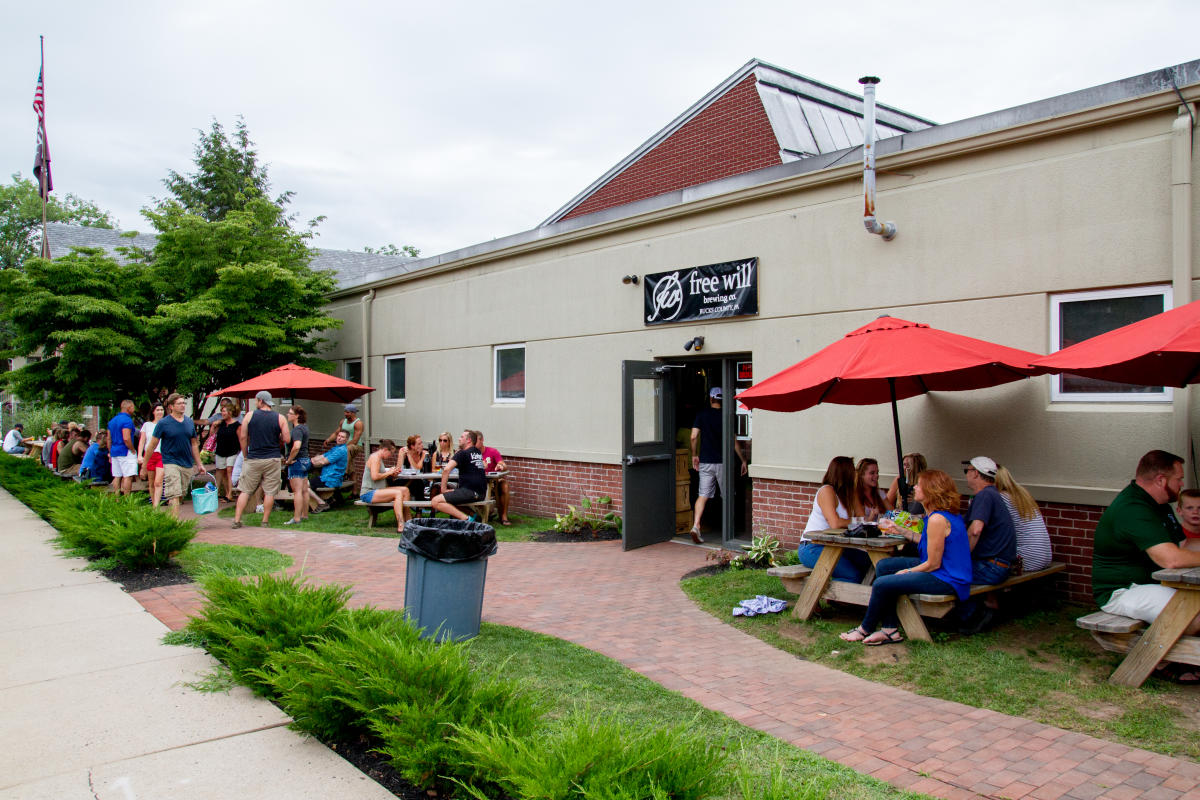 Outdoor seating at Free Will Brewing