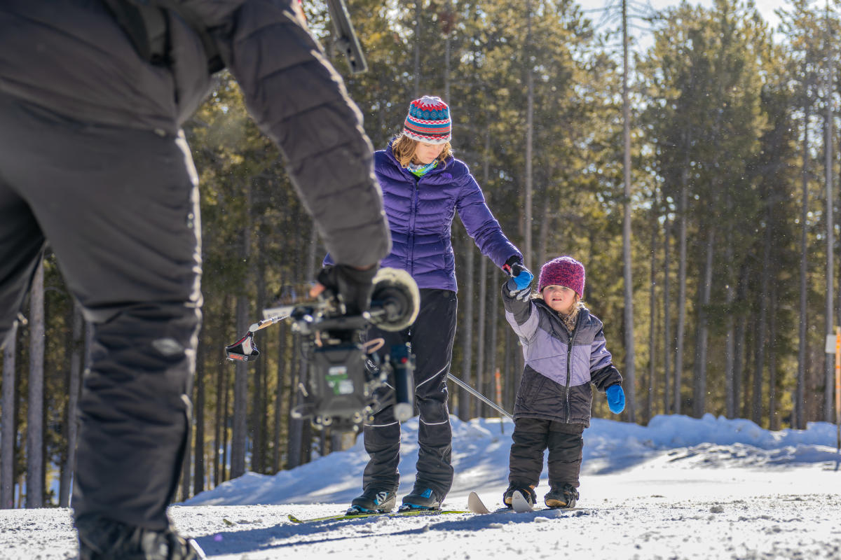Omar and his kid skiing for Casper Stories