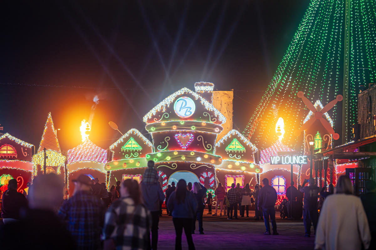 Pratt Brothers holiday lights show with people walking around.
