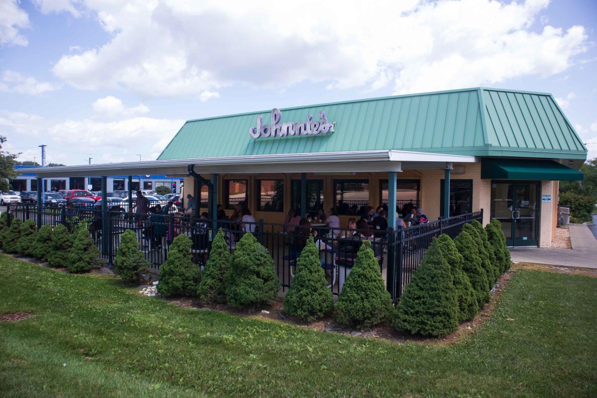 Johnnie's Beef patio - Arlington Heights