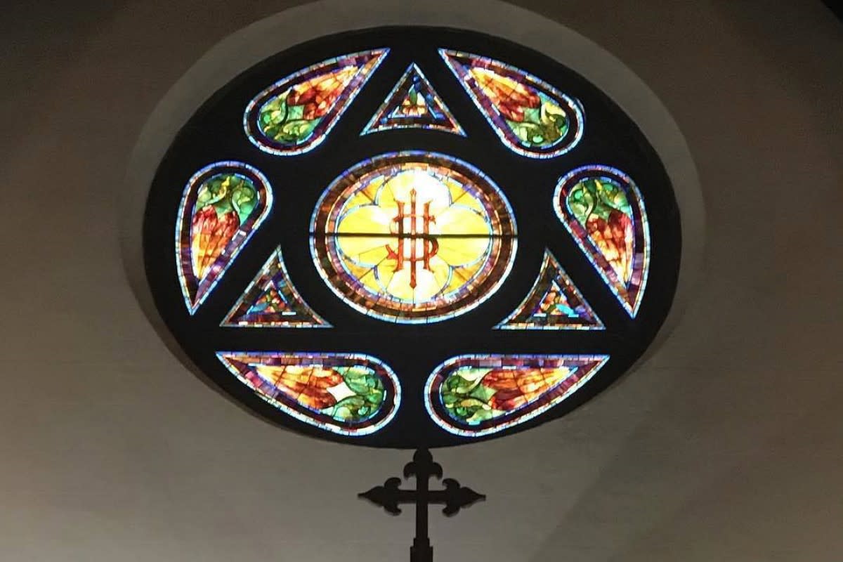The tobacco-themed rose window, shown from the inside, at Trinity Episcopal Church.