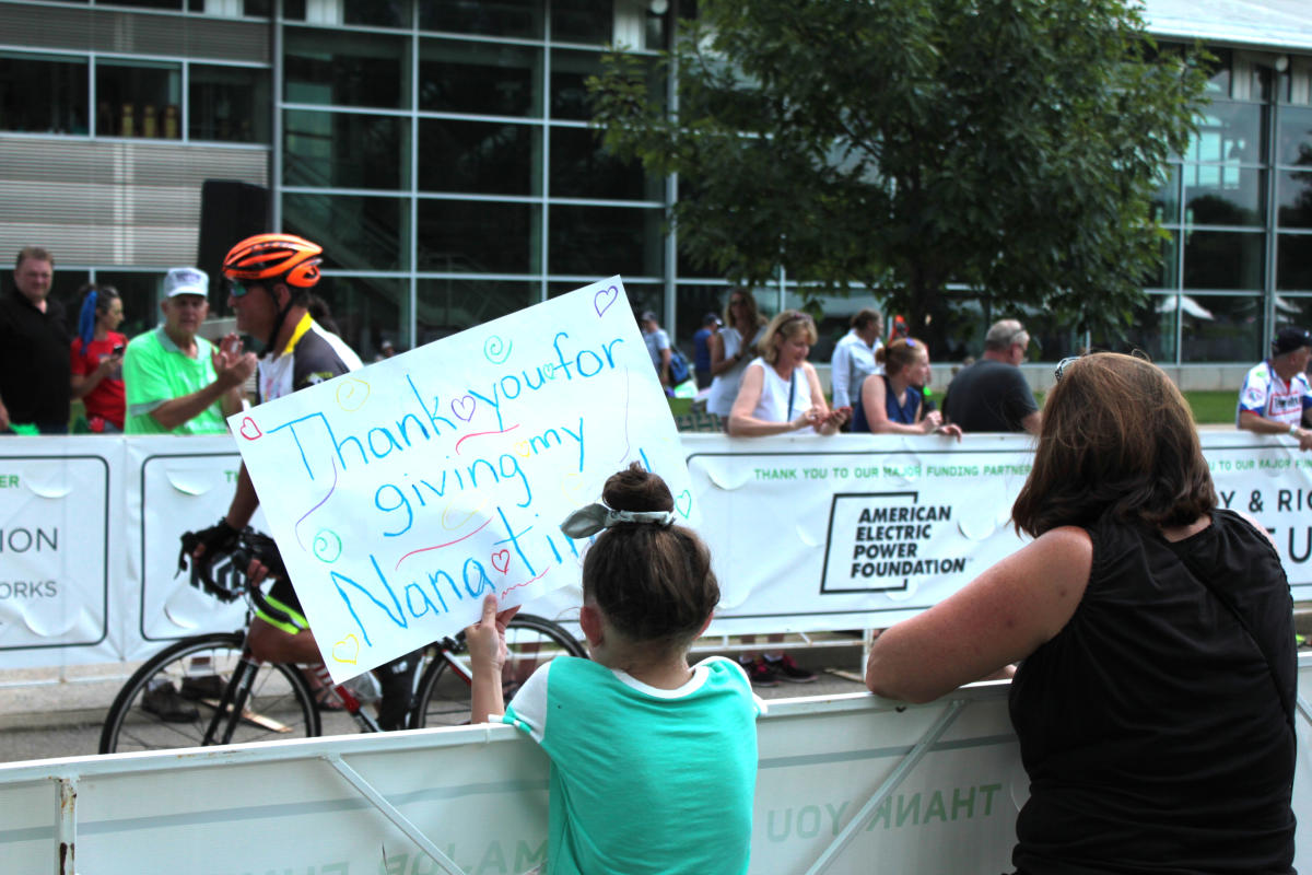 Fans cheer on a Pelotonia Rider