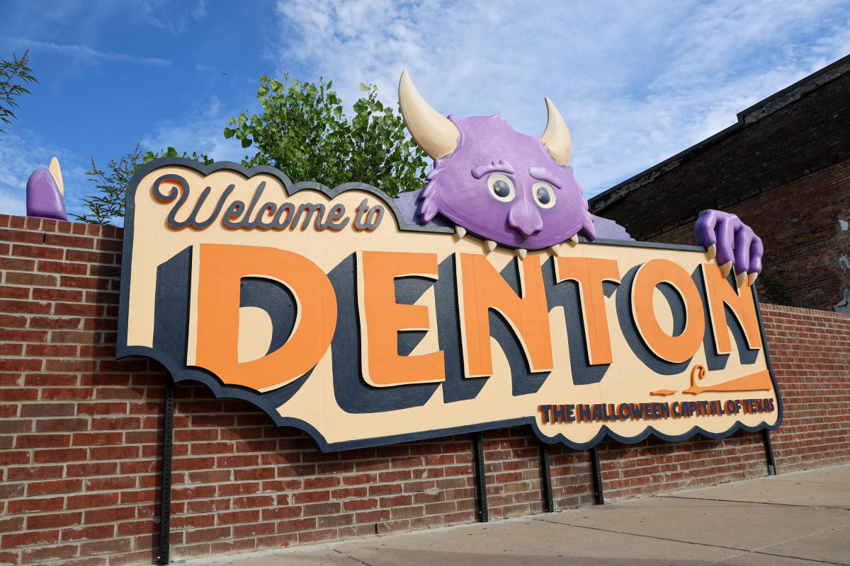 Halloween Capital 'Onion' Sign