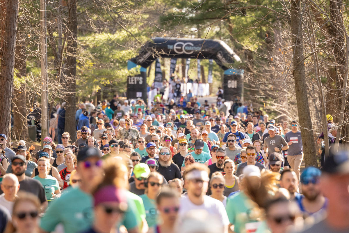 A race running through Carson Park