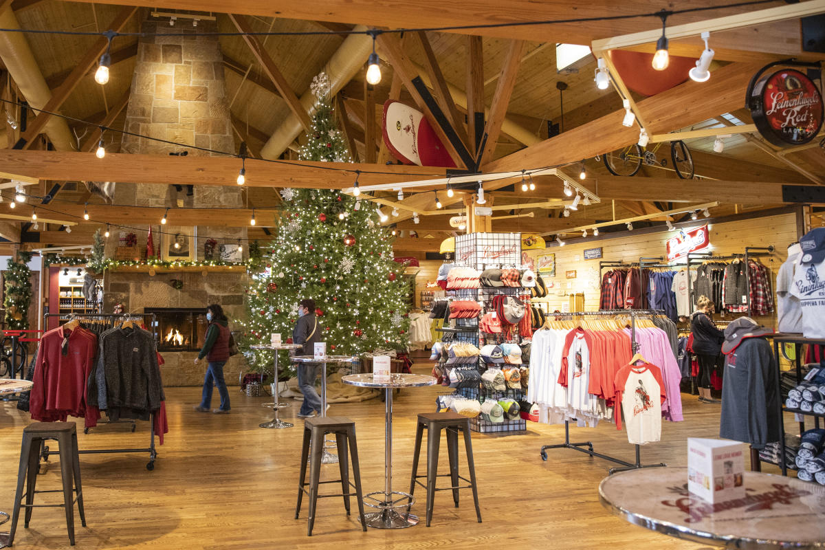 Shopping at Leinie Lodge