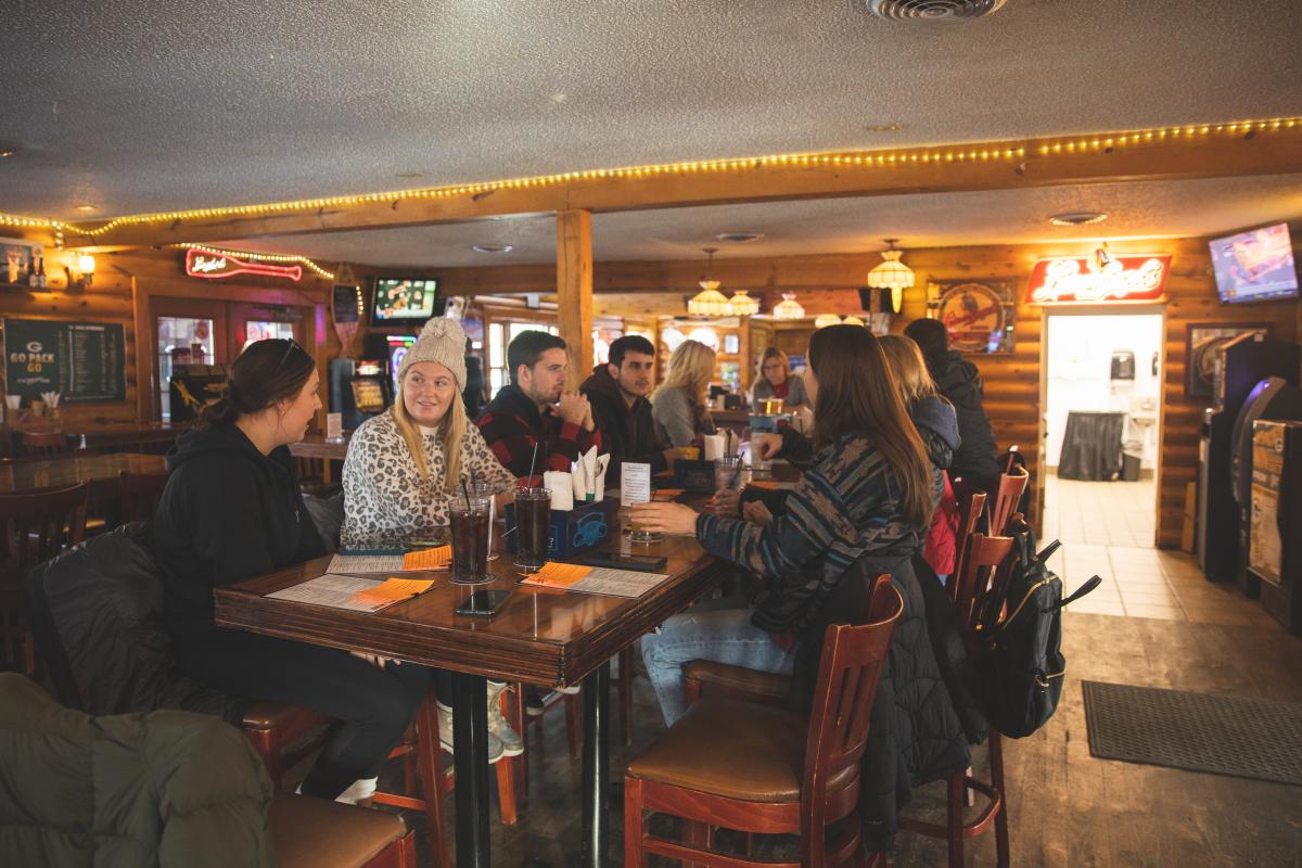 A large group of people dining at Loopy's in Town of Wheaton