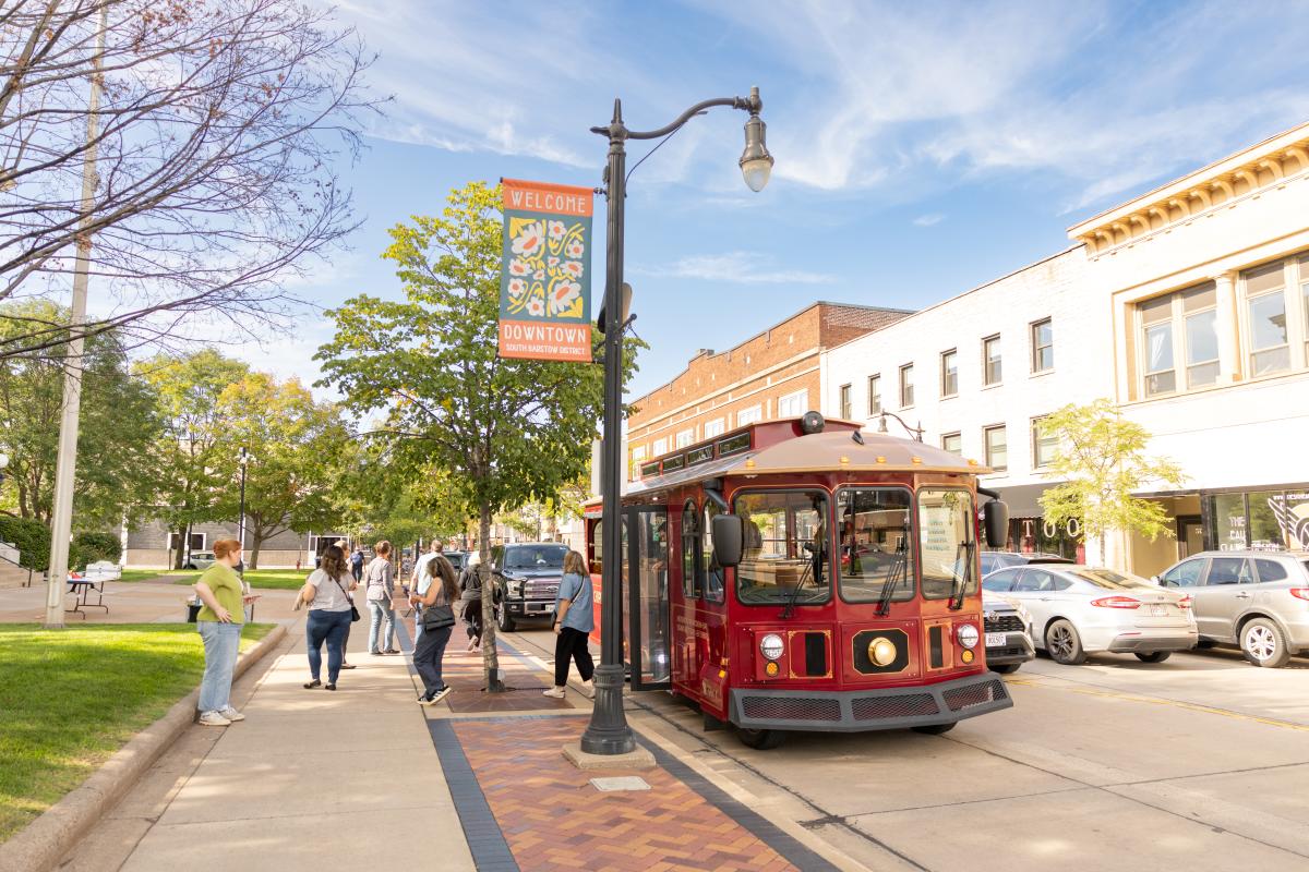 A group getting off the trolley in downtown Eau Claire