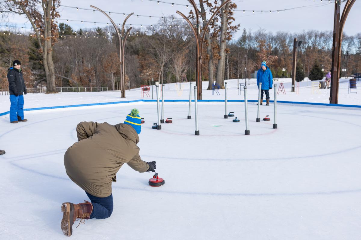 A team playing crokicurl in River Prairie