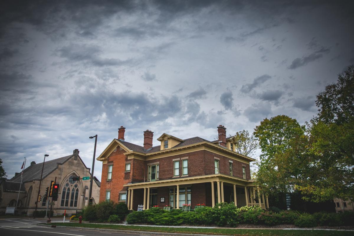 An exterior photo of the historic Schlegelmilch House in downtown Eau Claire