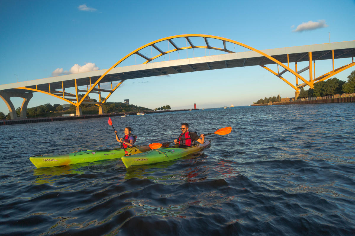A dad and daughter duo kayaking in Milwaukee, WI