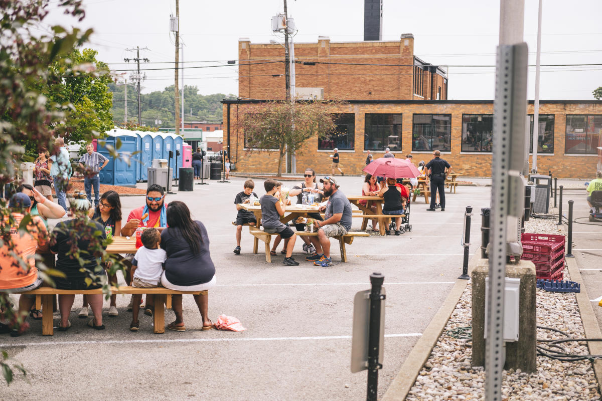 downtown food truck area of cruisin the heartland