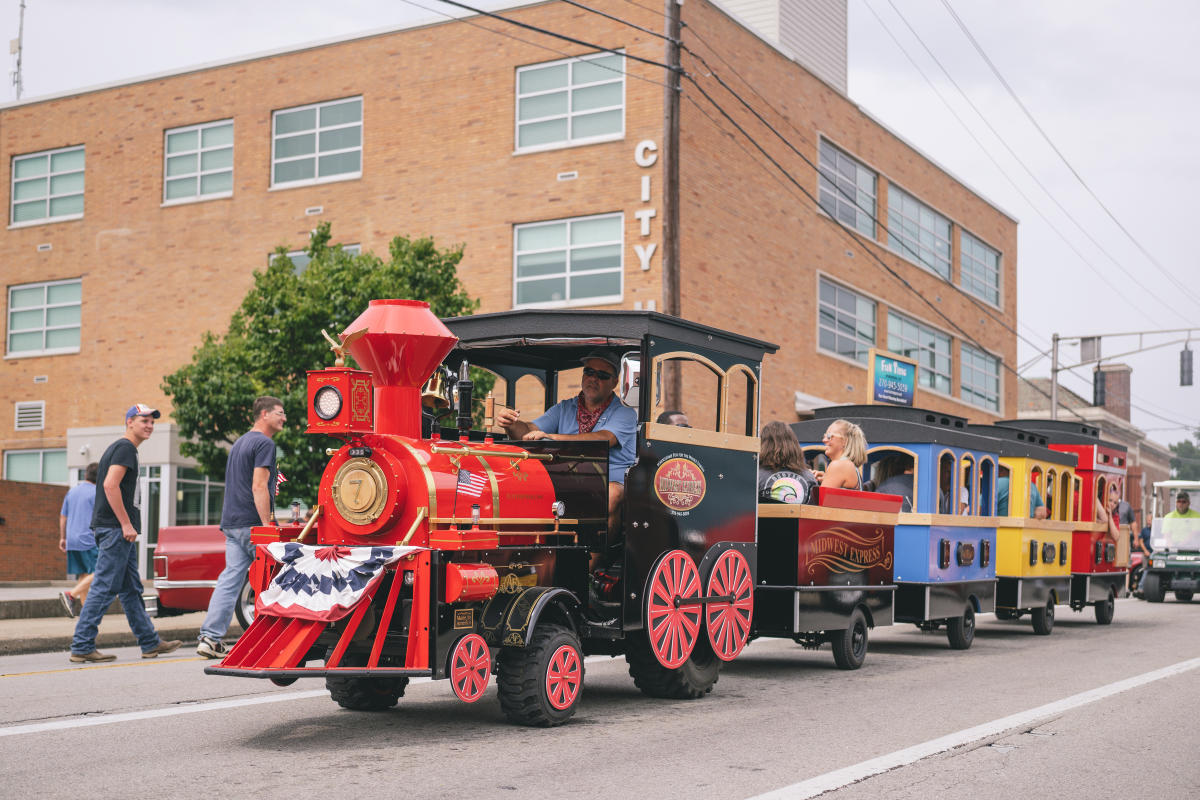 the mobile train in downtown elizabethtown during cruisin the heartland