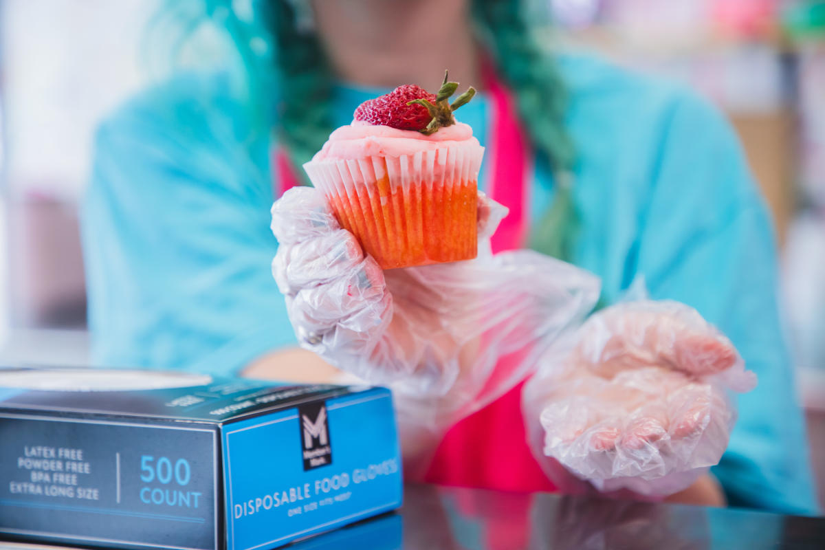 cupcake, sprinkled sweet cakery