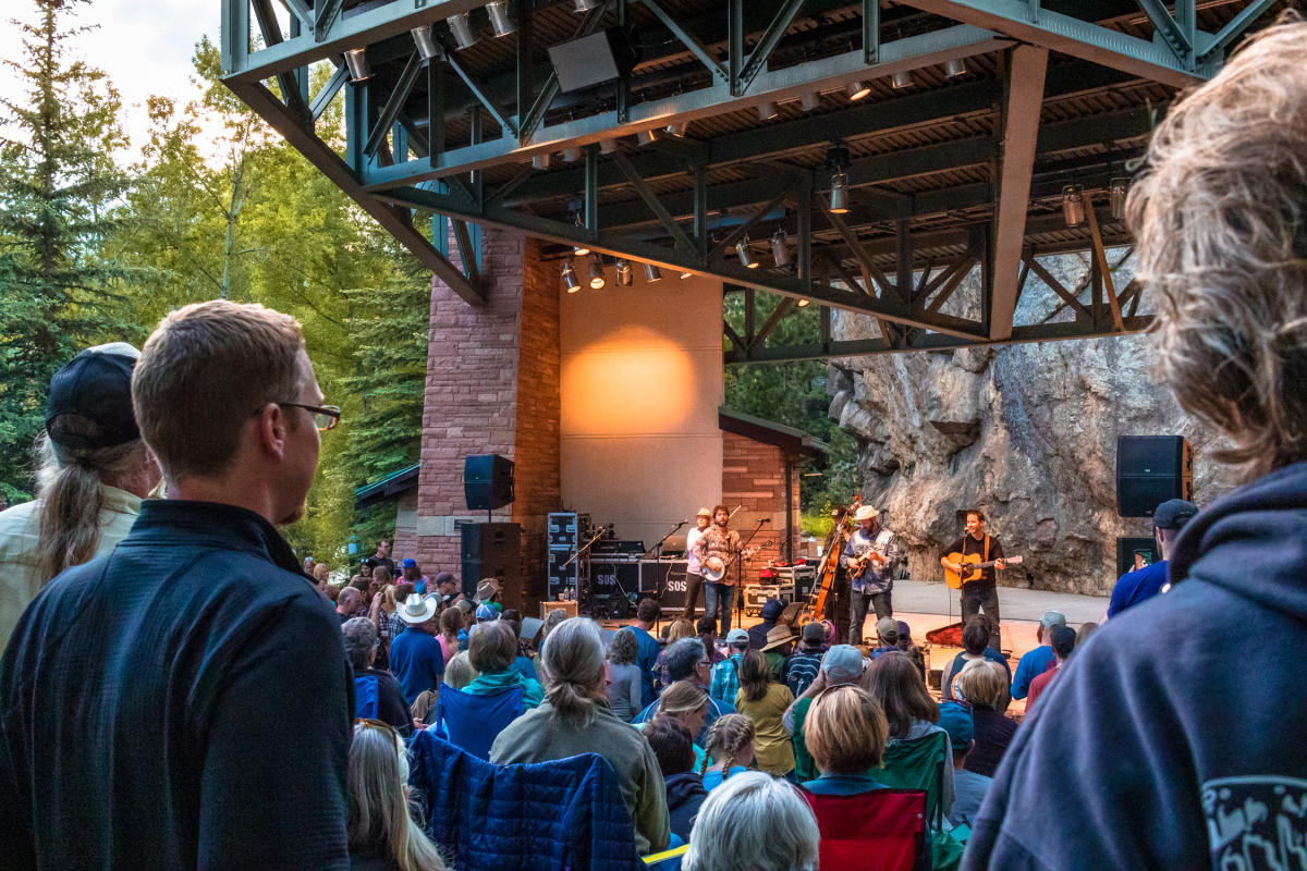 outdoor live music performance park