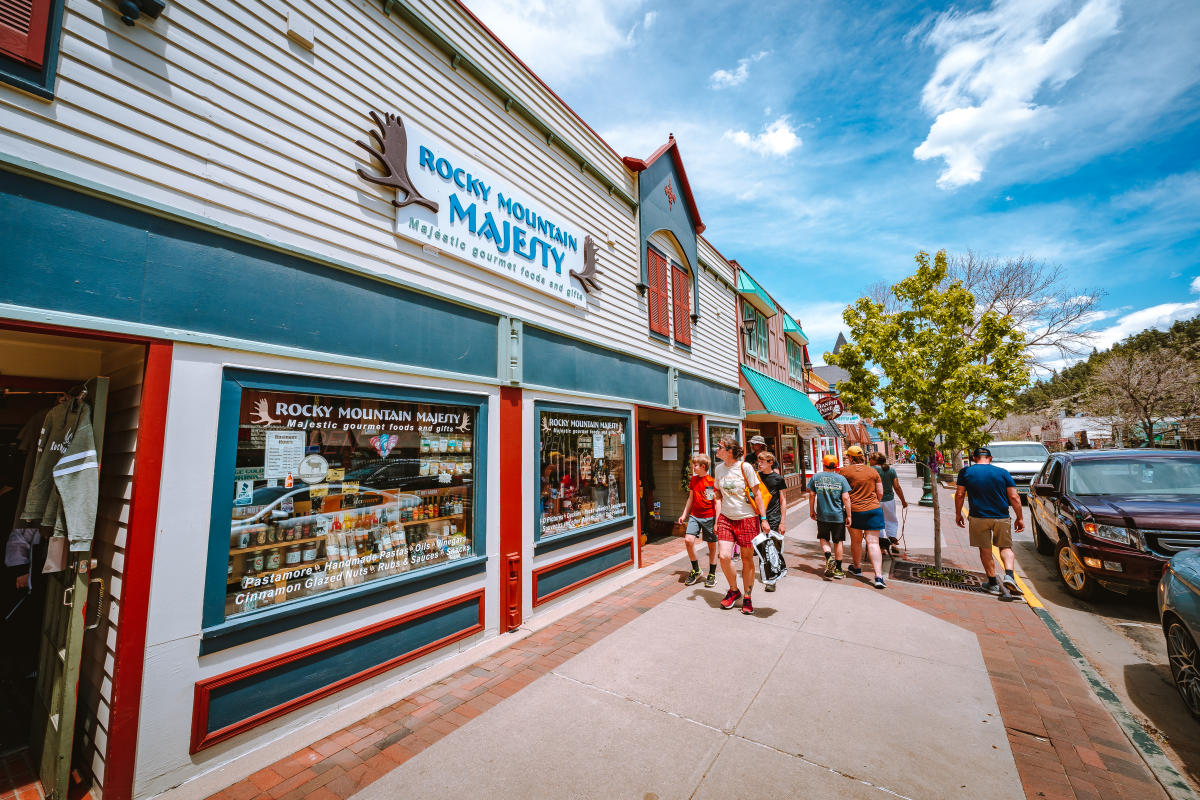 Rocky Mountain Majesty Store Display Window