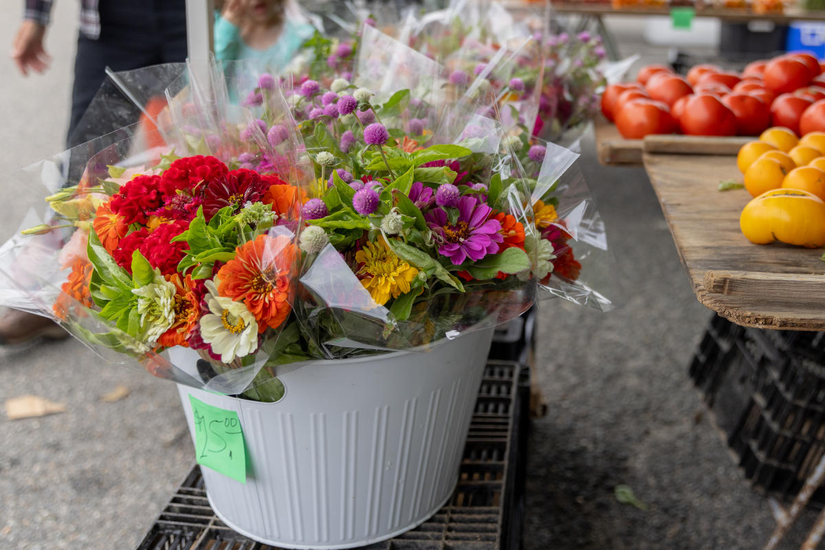 Burke's Farmers Market - Flowers - Spring