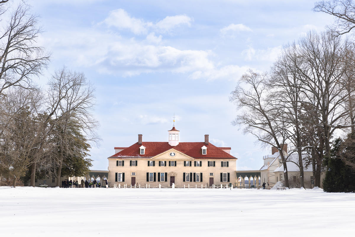 George Washington's Mount Vernon Estate in the snow.