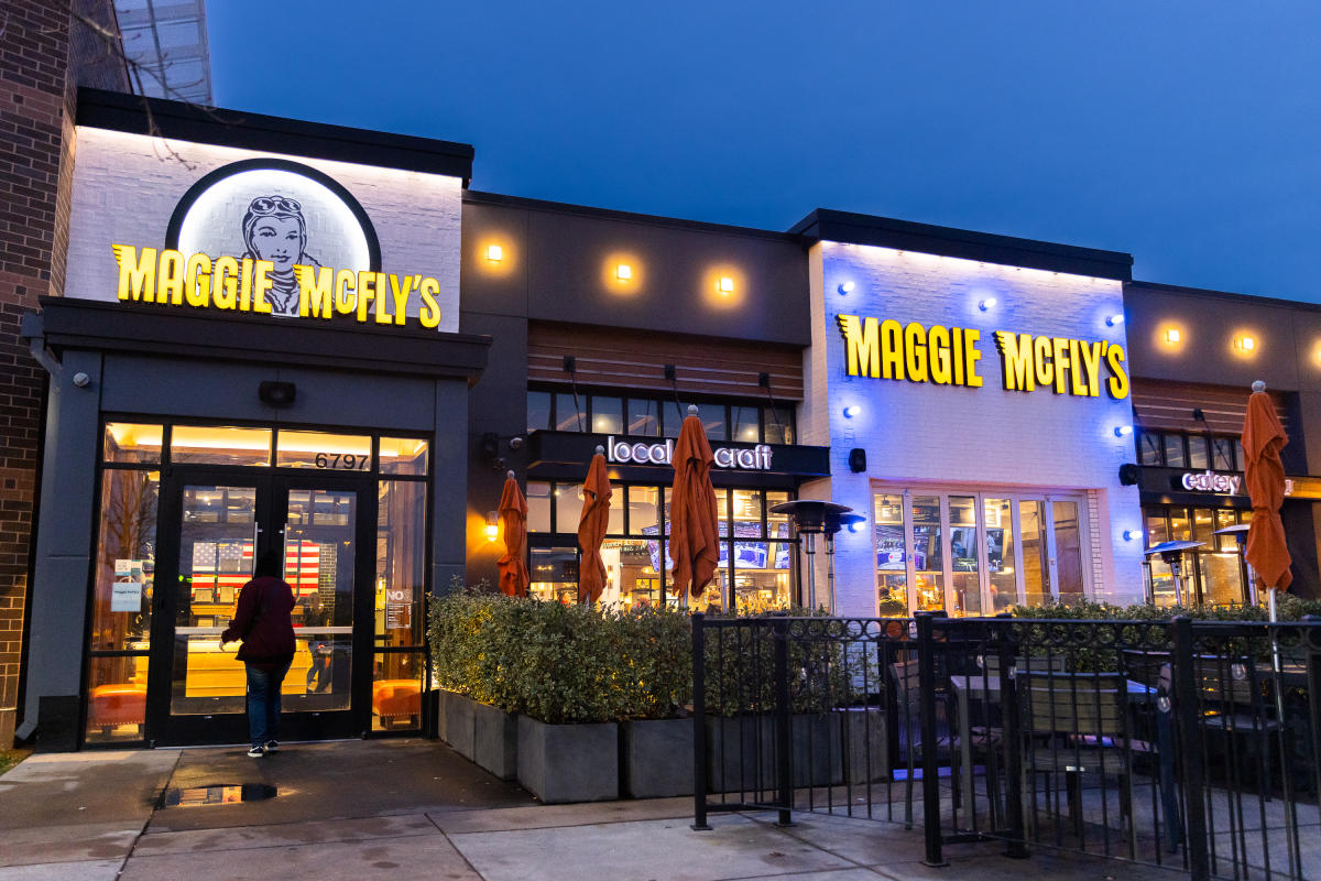 Maggie McFly's- Springfield - Outdoor Patio - Restaurant