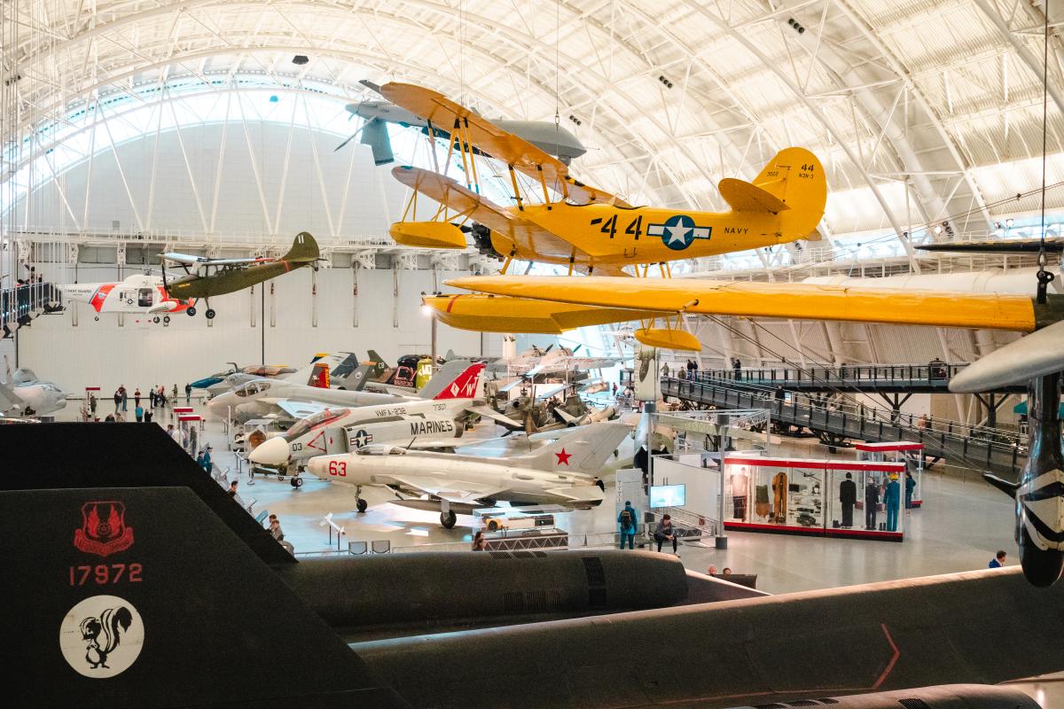 Hanging airplanes at Steven F. Udvar-Hazy Center