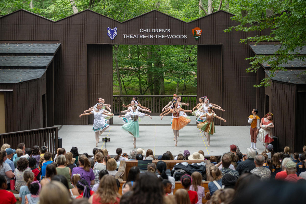Press photos - Wolf Trap Children's Theatre-in-the-Woods