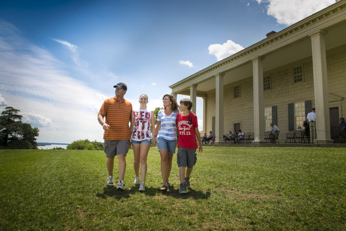 Family at Mount Vernon