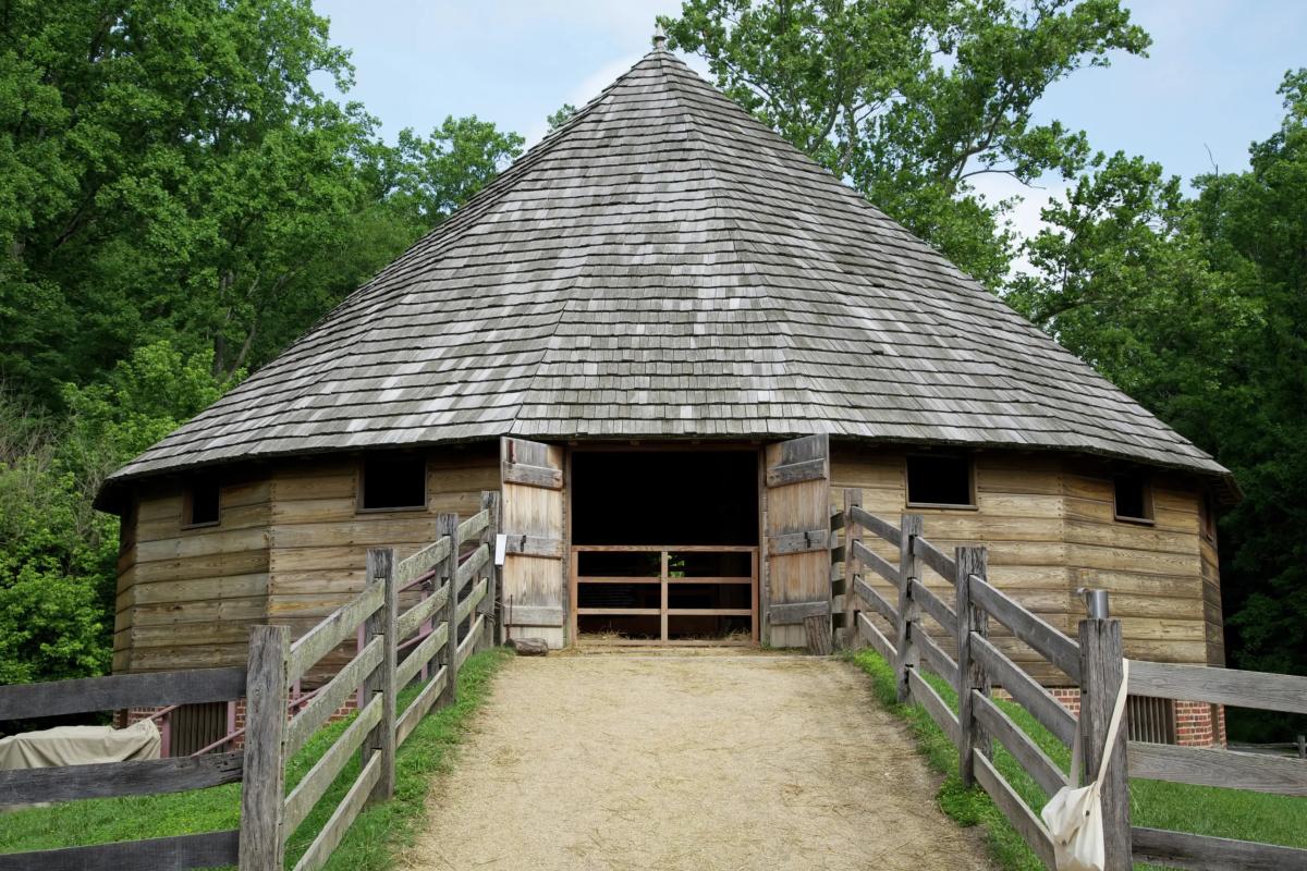 Mount Vernon 16-Sided Barn