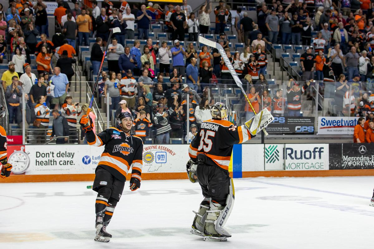 komets hockey players celebrate a goal