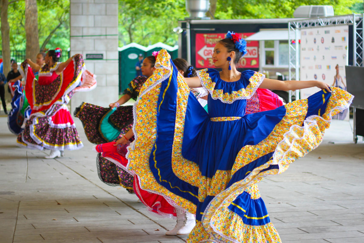 Dancers at Fiesta Fort Wayne