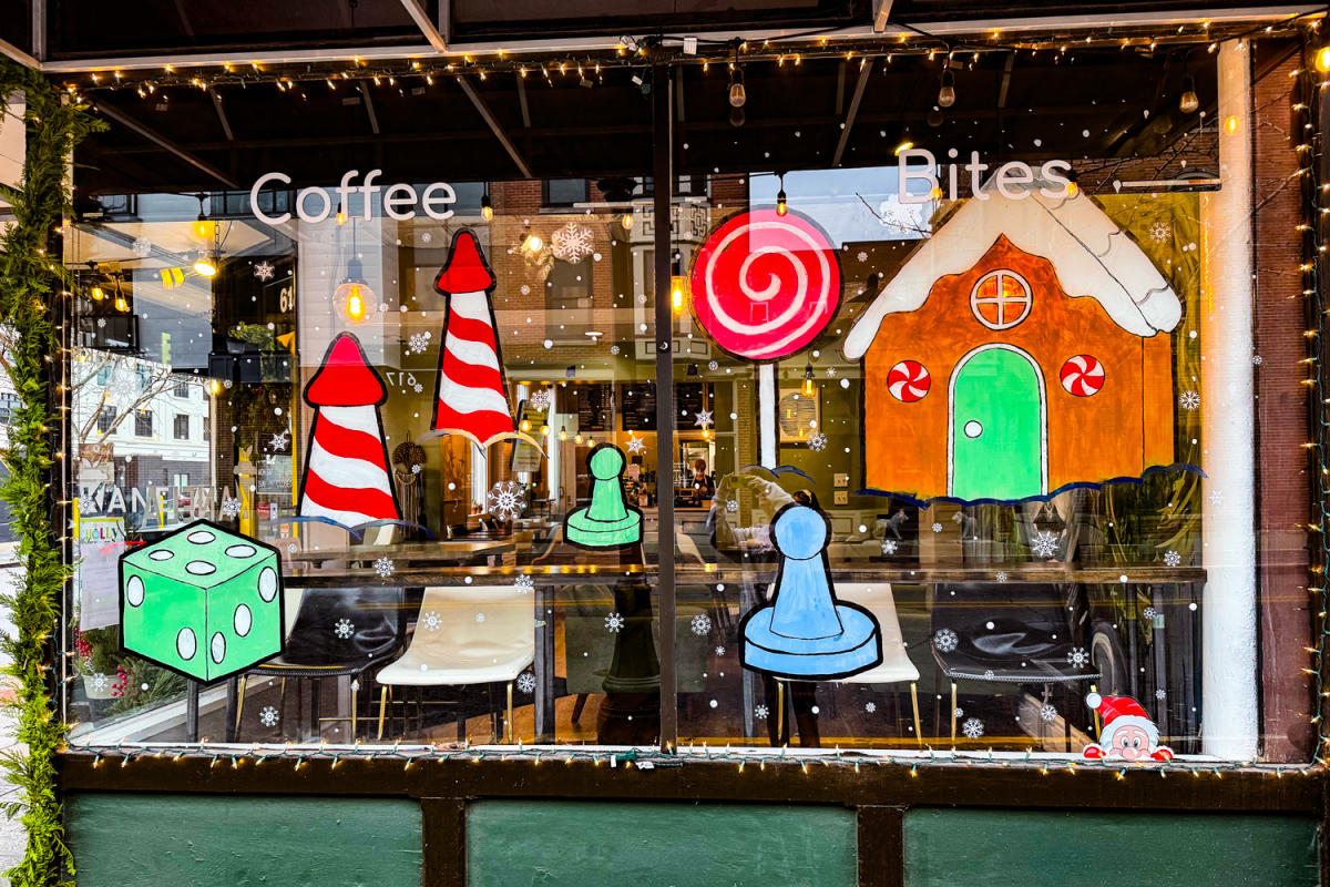 Downtown Holiday Window Decorating Contest 2025: Kanela