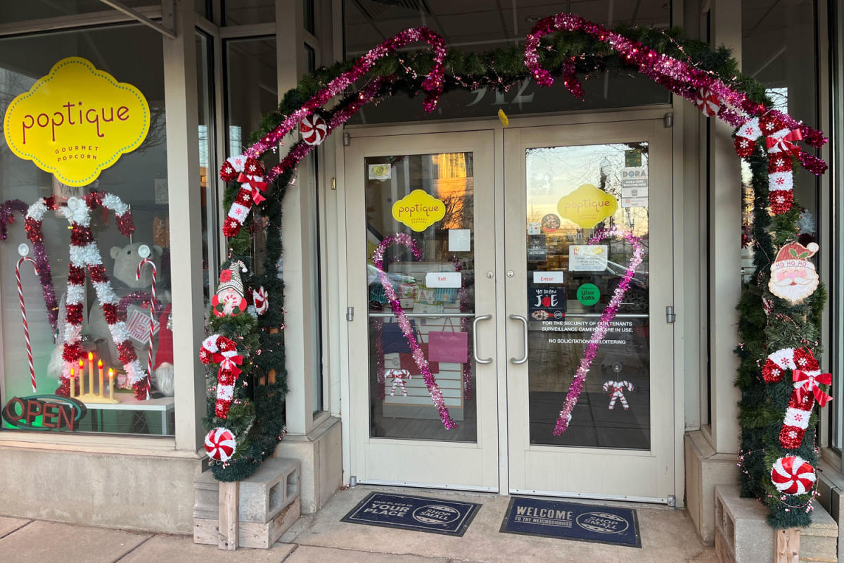 Downtown Holiday Window Decorating Contest 2025: Poptique