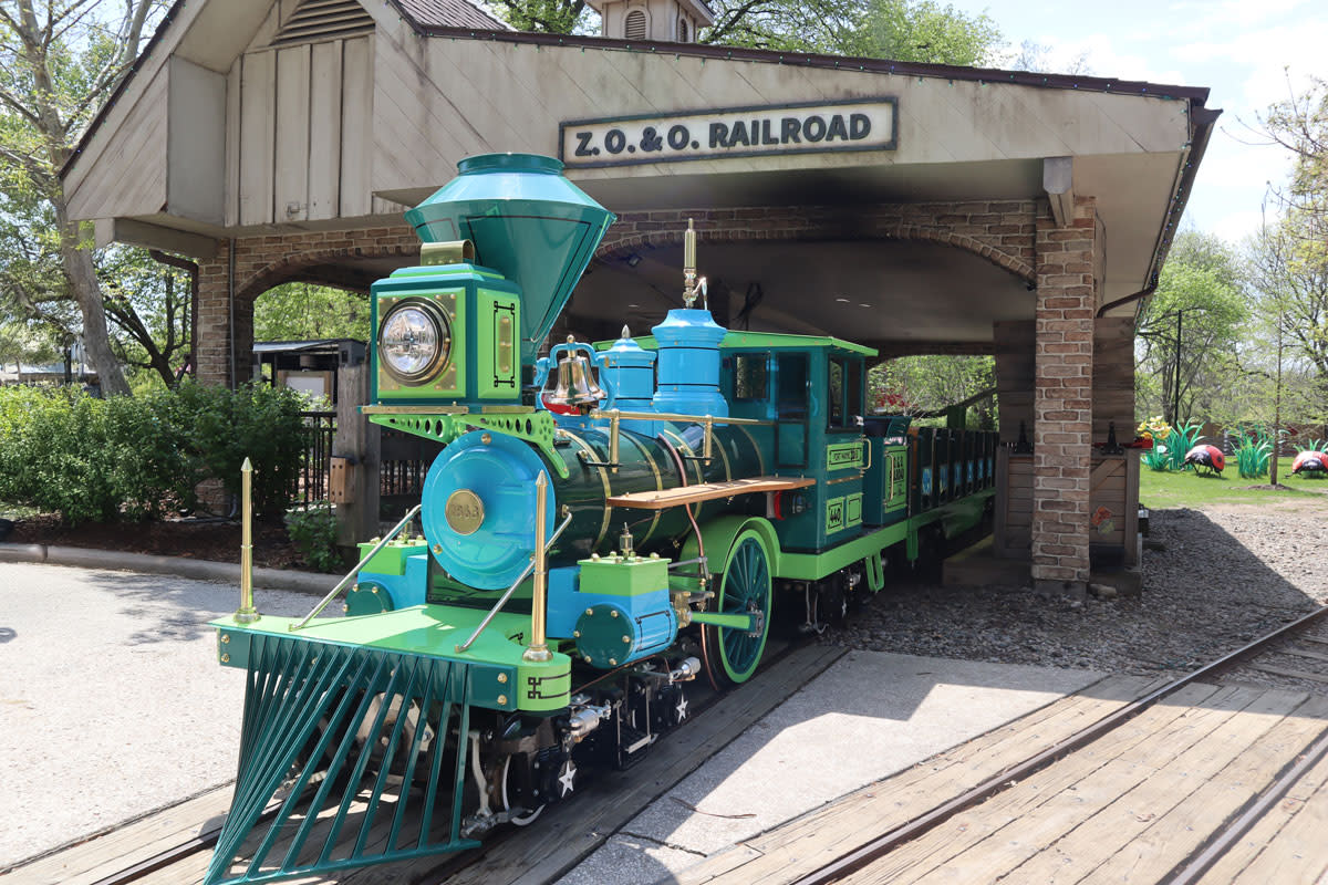 Blue and green electric train at the Fort Wayne Zoo